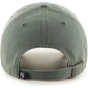 cappellino-visiera-curva-verde-scuro-di-new-york-yankees-mlb-clean-up-di-47-brand