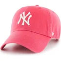 cappellino-visiera-curva-rosa-chewing-gum-di-new-york-yankees-mlb-clean-up-di-47-brand