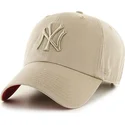 casquette-courbee-beige-avec-logo-beige-new-york-yankees-mlb-clean-up-47-brand