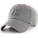 cappellino-visiera-curva-grigio-con-logo-grigio-di-new-york-yankees-mlb-clean-up-di-47-brand