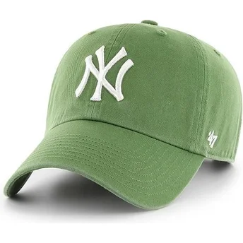 Cappellino visiera curva verde felce di New York Yankees MLB Clean Up di 47 Brand