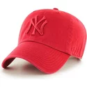 gorra-curva-roja-con-logo-rojo-de-new-york-yankees-mlb-clean-up-de-47-brand