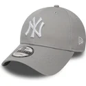 new-era-curved-brim-9forty-essential-new-york-yankees-mlb-adjustable-cap-grau