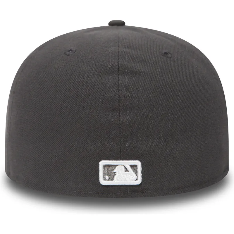 cappello-piatto-pietra-regolato-59fifty-essential-dei-new-york-yankees-mlb-di-new-era