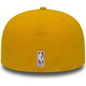 cappellino-visiera-piatta-giallo-aderente-59fifty-essential-di-los-angeles-lakers-nba-di-new-era