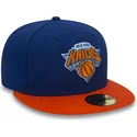 cappellino-visiera-piatta-blu-aderente-59fifty-essential-di-new-york-knicks-nba-di-new-era