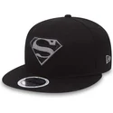 petten-plat-zwart-snapback-voor-kinderen-9fifty-reflect-van-superman-warner-bros-van-new-era