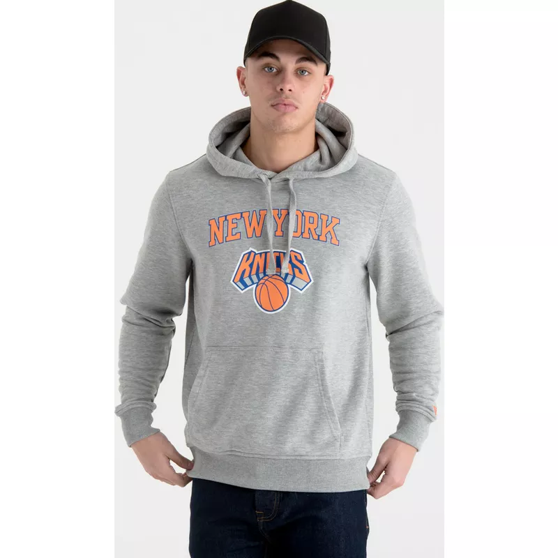 con gris Pullover Hoody de New York Knicks NBA de New Era: Caphunters.com