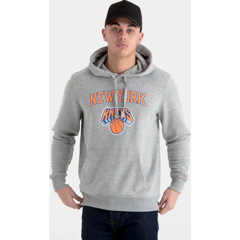 sweater-met-capuchon-grijs-pullover-hoody-van-new-york-knicks-nba-van-new-era sweater-met-capuchon-grijs-pullover-hoody-van-new-york-knicks-nba-van-new-era