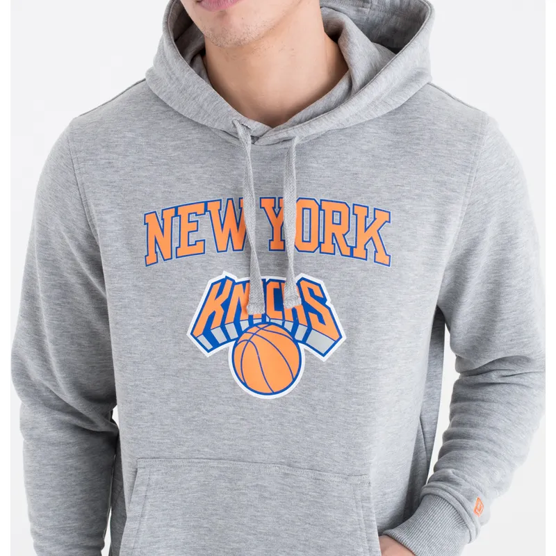sweater-met-capuchon-grijs-pullover-hoody-van-new-york-knicks-nba-van-new-era sweater-met-capuchon-grijs-pullover-hoody-van-new-york-knicks-nba-van-new-era