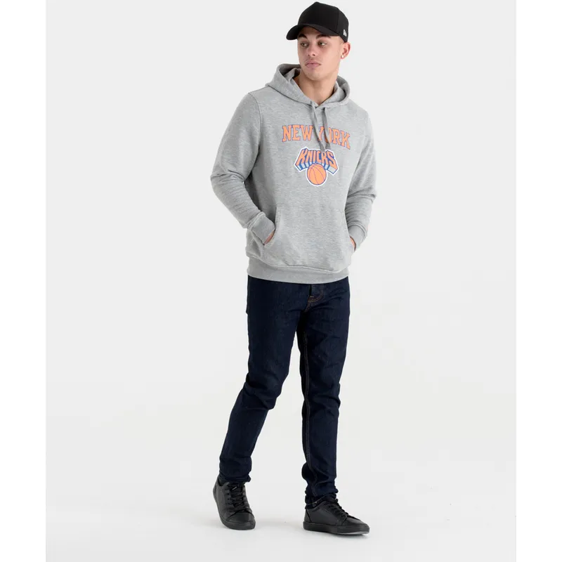 sweater-met-capuchon-grijs-pullover-hoody-van-new-york-knicks-nba-van-new-era sweater-met-capuchon-grijs-pullover-hoody-van-new-york-knicks-nba-van-new-era