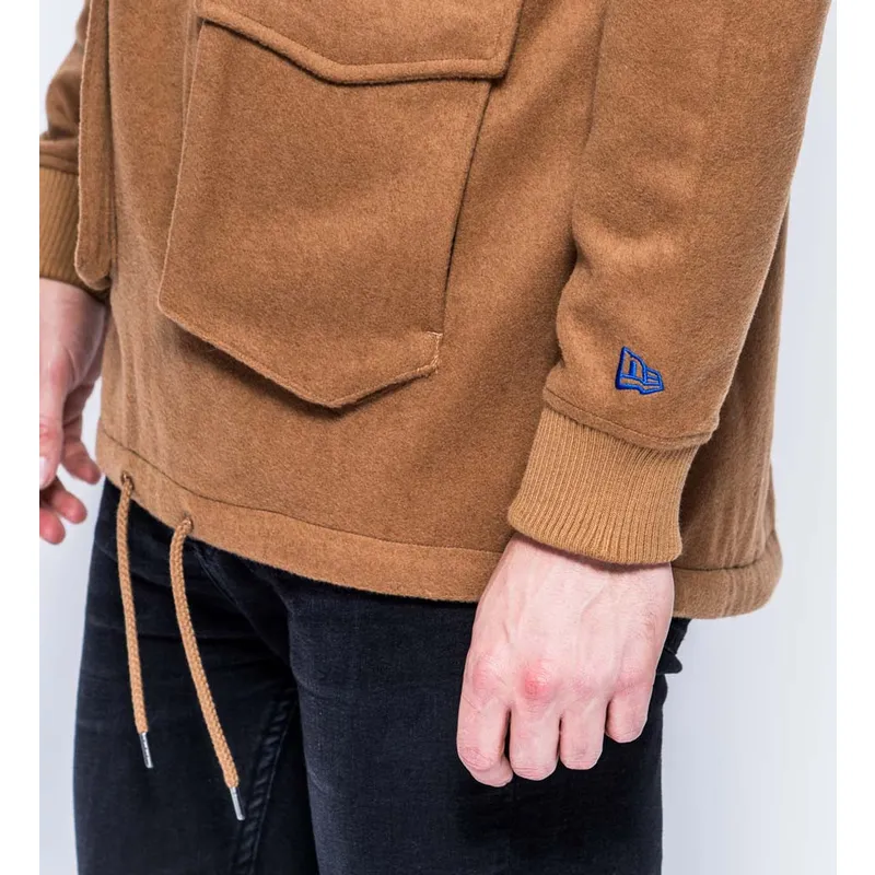 sweater-met-capuchon-bruin-pullover-hoody-premium-classics-van-new-era sweater-met-capuchon-bruin-pullover-hoody-premium-classics-van-new-era
