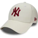 gorra-curva-blanca-snapback-con-logo-granate-9fifty-nylon-pre-curved-fit-de-new-york-yankees-mlb-de-new-era