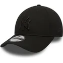 casquette-courbee-noire-ajustable-avec-logo-noir-9forty-league-essential-new-york-yankees-mlb-new-era