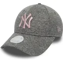 casquette-courbee-grise-ajustable-avec-logo-rose-9forty-tech-pull-new-york-yankees-mlb-new-era