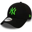 new-era-curved-brim-green-logo-9forty-league-essential-neon-new-york-yankees-mlb-black-adjustable-cap