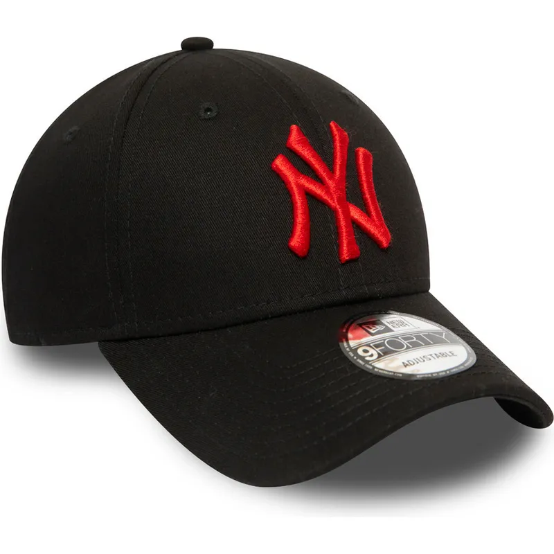 sort-justerbar-curved-kasket-med-rodt-logo-9forty-league-essential-fra-new-york-yankees-mlb-fra-new-era