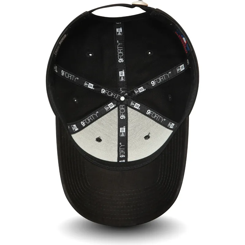 svart-bojd-justerbar-keps-med-rod-logotyp-9forty-league-essential-fran-new-york-yankees-mlb-av-new-era