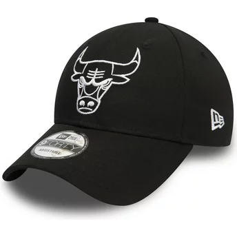 Gorra curva negra ajustable con logo blanco 9FORTY League Essential de Chicago Bulls NBA de New Era