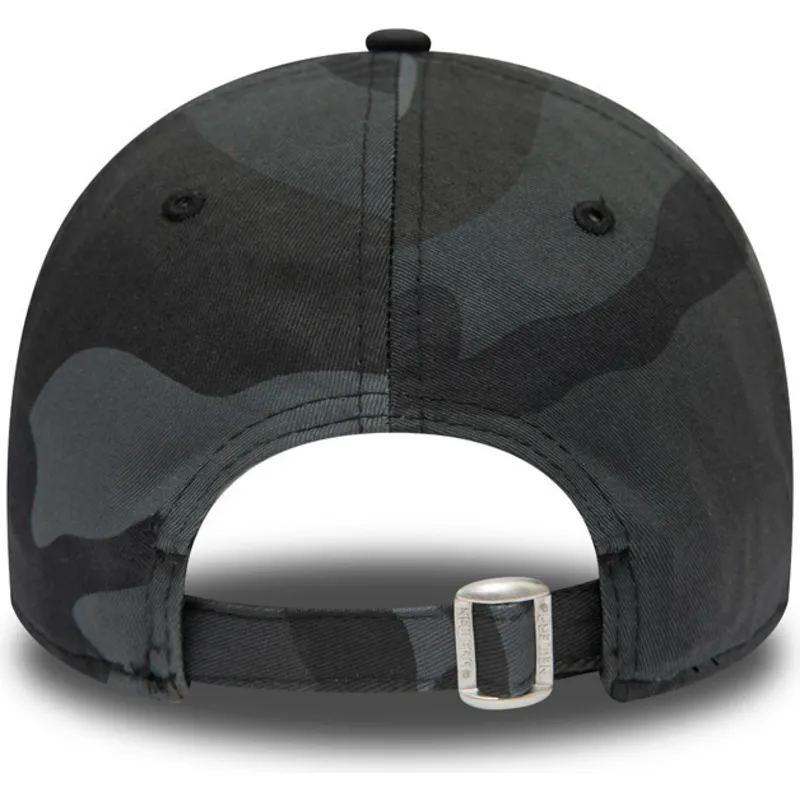 buet-kasket-sort-camouflage-justerbar-til-dreng-med-sort-logo-9forty-league-essential-fra-new-york-yankees-mlb-fra-new-era