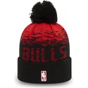 bonnet-noir-et-rouge-avec-pompom-sport-cuff-chicago-bulls-nba-new-era