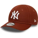 gorra-curva-marron-ajustable-para-nino-pequeno-9forty-league-essential-de-new-york-yankees-mlb-de-new-era