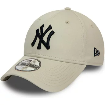 Gorra curva beige ajustable para niño 9FORTY League Essential de New York Yankees MLB de New Era