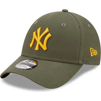 gorra-curva-verde-ajustable-con-logo-amarillo-9forty-league-essential-de-new-york-yankees-mlb-de-new-era