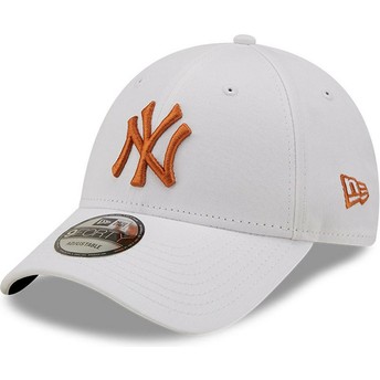 Gorra curva blanca ajustable con logo marrón 9FORTY League Essential de New York Yankees MLB de New Era