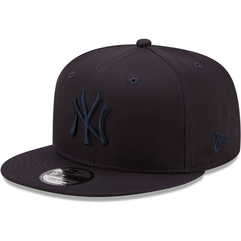 gorra-plana-azul-marino-snapback-con-logo-azul-marino-9fifty-league-essential-de-new-york-yankees-mlb-de-new-era