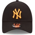 gorra-curva-negra-ajustable-con-logo-naranja-9forty-neon-pack-de-new-york-yankees-mlb-de-new-era