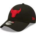 gorra-curva-negra-ajustable-con-logo-rojo-9forty-neon-pack-de-chicago-bulls-nba-de-new-era
