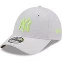 gorra-curva-gris-ajustable-con-logo-verde-9forty-neon-pack-de-new-york-yankees-mlb-de-new-era