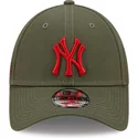 gorra-curva-verde-ajustable-con-logo-rojo-9forty-stadium-food-de-new-york-yankees-mlb-de-new-era