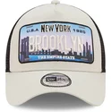 gorra-trucker-beige-y-negra-new-york-brooklyn-a-frame-license-plate-de-new-era