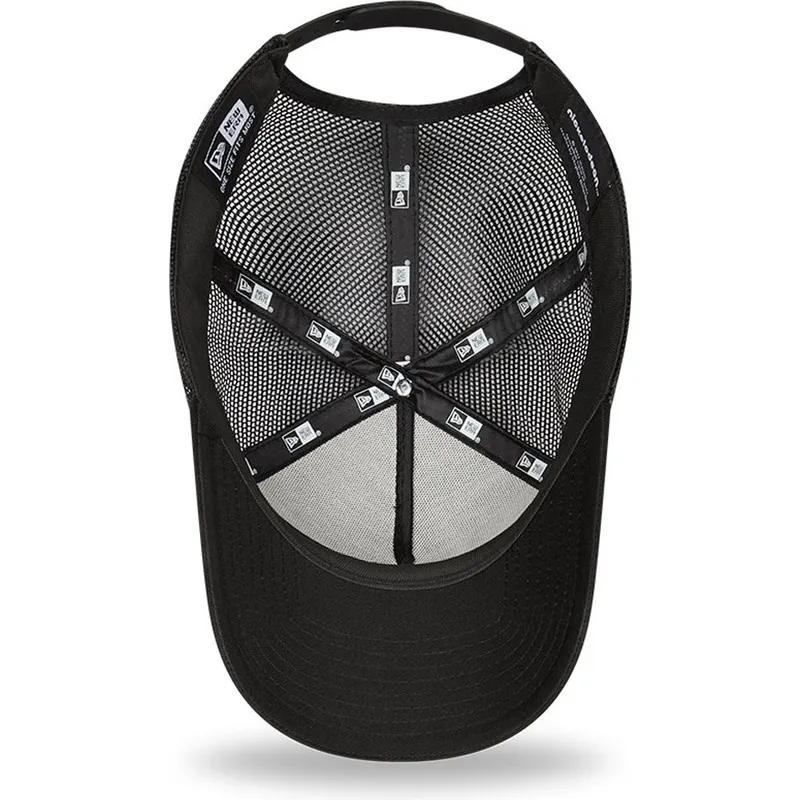 petten-gebogen-zwart-snapback-a-frame-sporty-van-spongebob-van-new-era