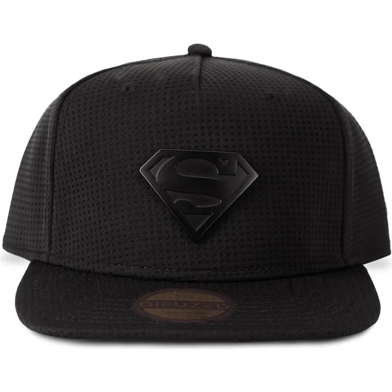 petten-plat-zwart-snapback-metal-badge-van-difuzed petten-plat-zwart-snapback-metal-badge-van-difuzed