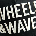gorra-curva-negra-snapback-classic-ww22-de-wheels-and-waves