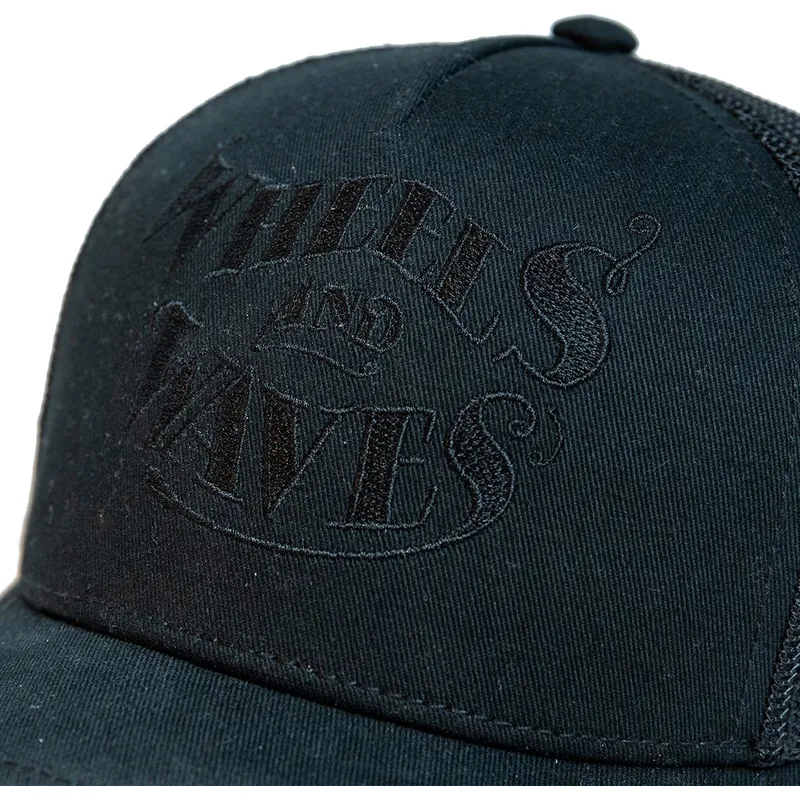 cap-gebogen-black-snapback-van-wheels-and-waves