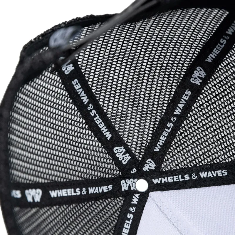 petten-gebogen-zwart-snapback-nuts-bw-ww26-van-wheels-and-waves