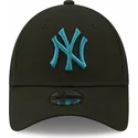 gorra-curva-negra-ajustable-con-logo-azul-para-nino-9forty-league-essential-de-new-york-yankees-mlb-de-new-era