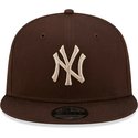 new-era-flat-brim-9fifty-league-essential-new-york-yankees-mlb-brown-snapback-cap