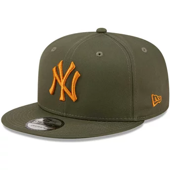Gorra plana verde snapback con logo naranja 9FIFTY League Essential de New York Yankees MLB de New Era