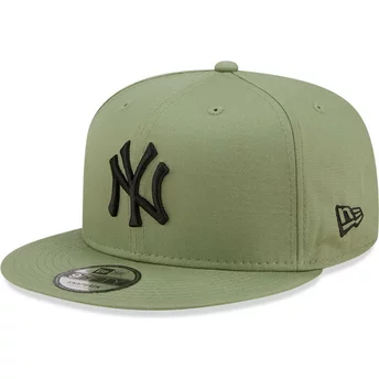 New Era Flat Brim Black Logo 9FIFTY League Essential New York Yankees MLB Green Snapback Cap