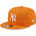 gorra-plana-naranja-snapback-9fifty-league-essential-de-new-york-yankees-mlb-de-new-era