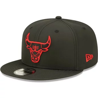 Gorra plana negra snapback con logo rojo 9FIFTY Neon Pack de Chicago Bulls NBA de New Era