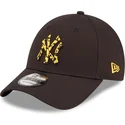 casquette-courbee-noire-ajustable-avec-logo-jaune-9forty-seasonal-infill-new-york-yankees-mlb-new-era