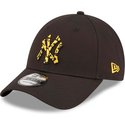 new-era-curved-brim-yellow-logo-9forty-seasonal-infill-new-york-yankees-mlb-black-adjustable-cap