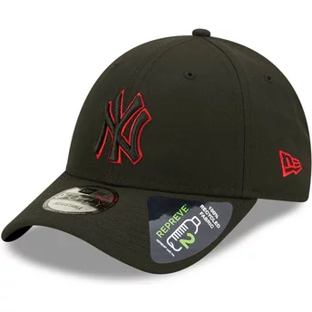 Gorra curva negra snapback con logo rojo 9FORTY Neon Pack REPREVE de New York Yankees MLB de New Era