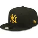 new-era-flat-brim-yellow-logo-9fifty-league-essential-new-york-yankees-mlb-black-snapback-cap